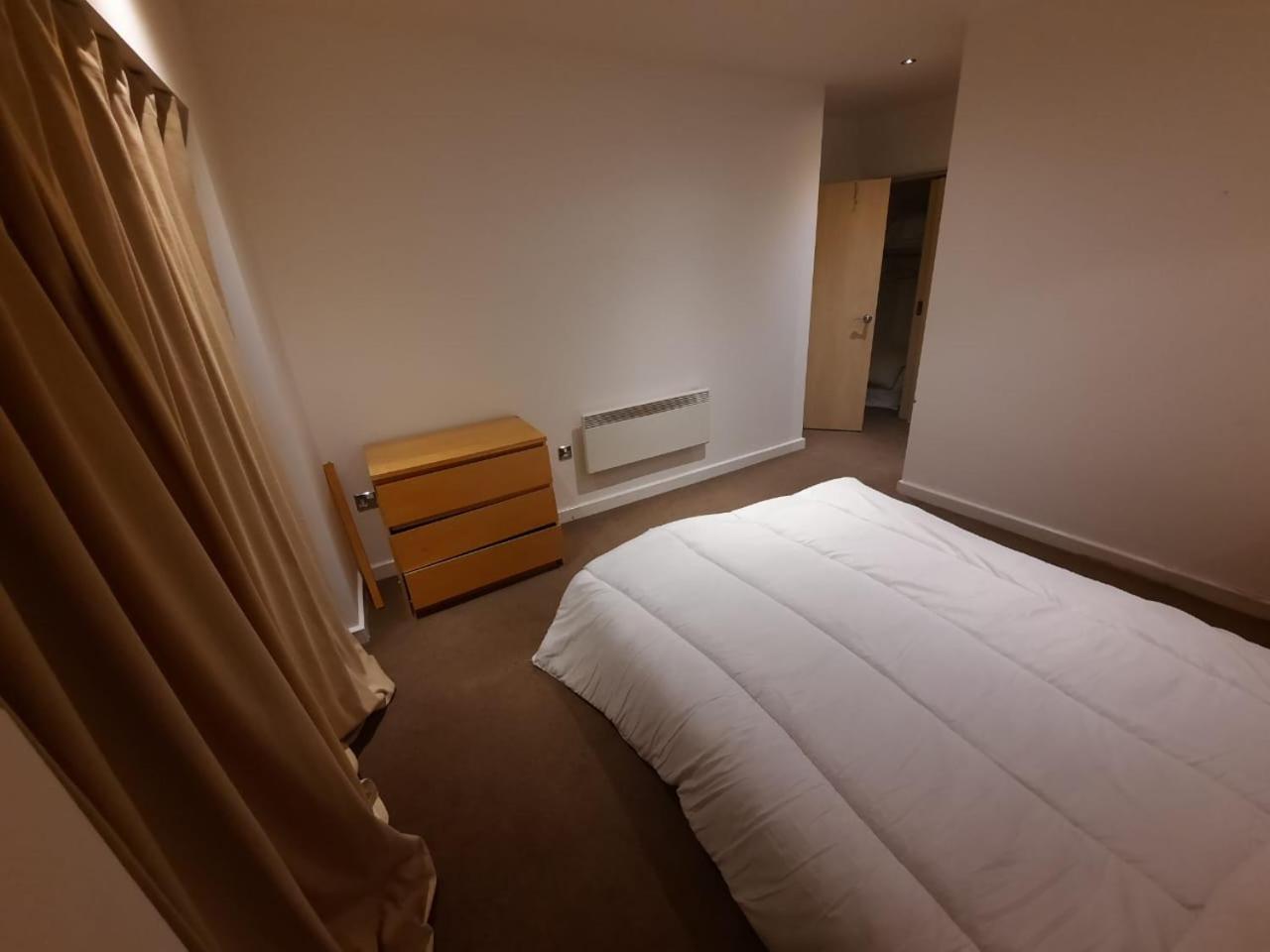 Room In Cardiff City Center - Swiftstay מראה חיצוני תמונה